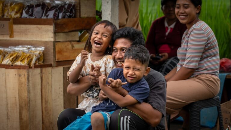 Balinese,Kids,And,Parents,Laughing,In,Bali,,Indonesia,On,April